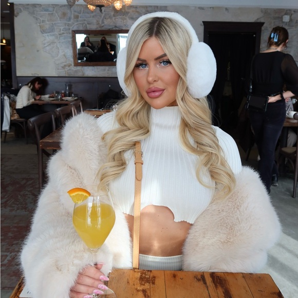 Meet your Posher, Hailey - Picture 1 of 1